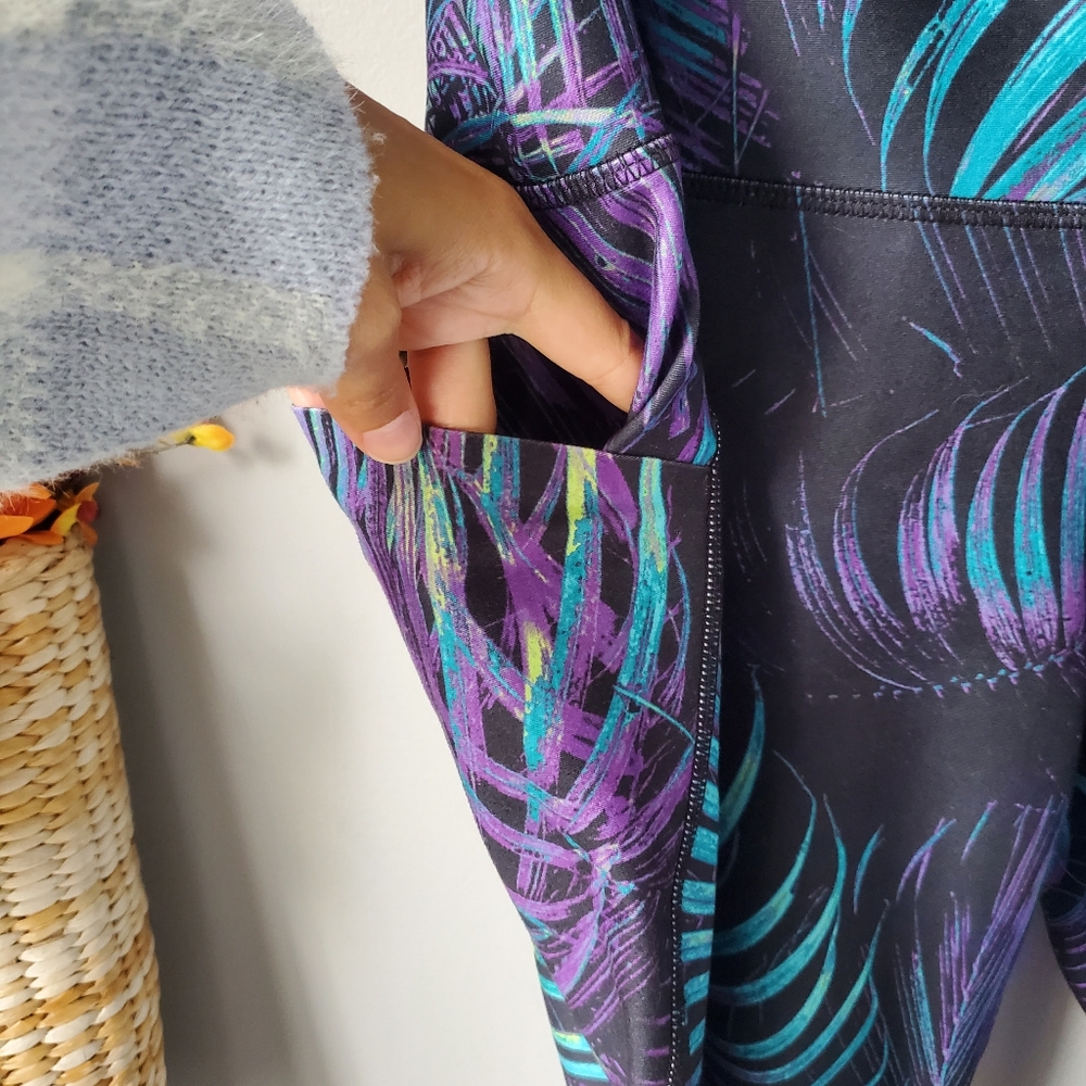 Xersion Palm Print Cropped Leggings 1X - Picture 3 of 4